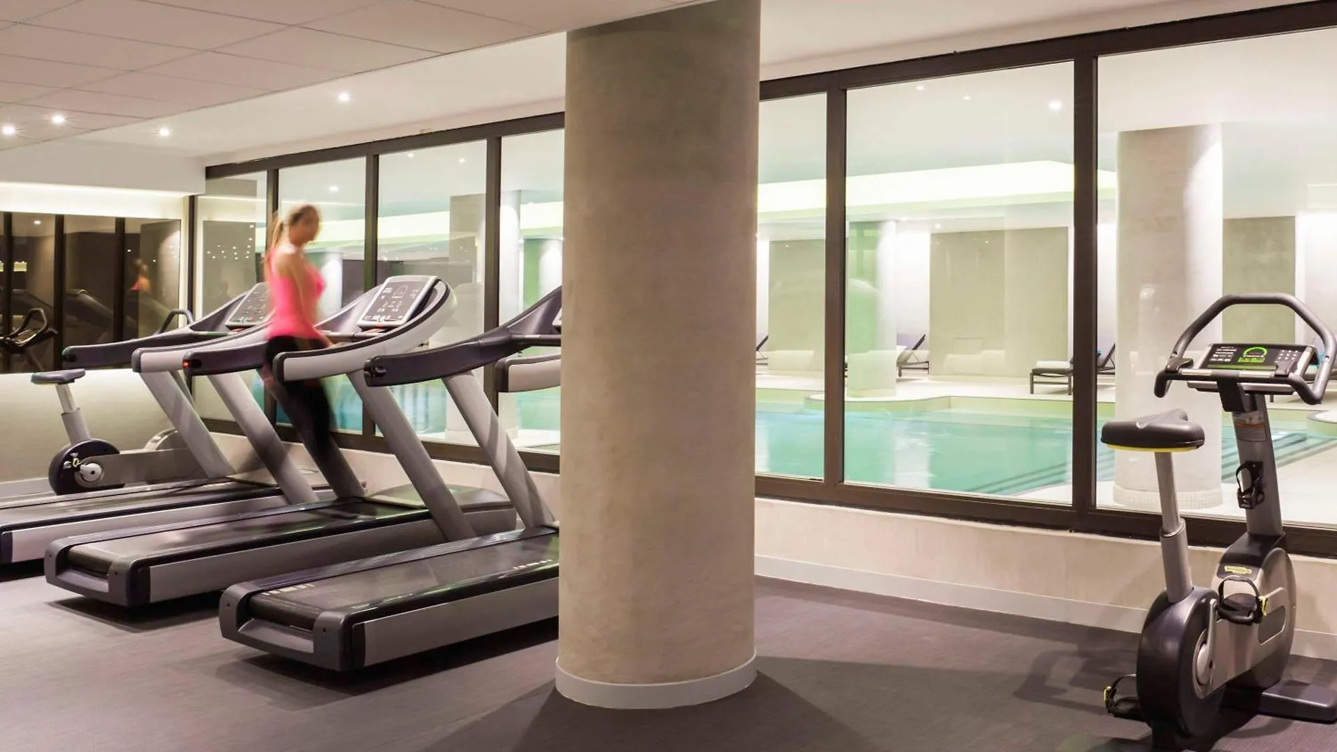 Pullman Paris Roissy Cdg Airport Hotel 4*, Roissy-en-France